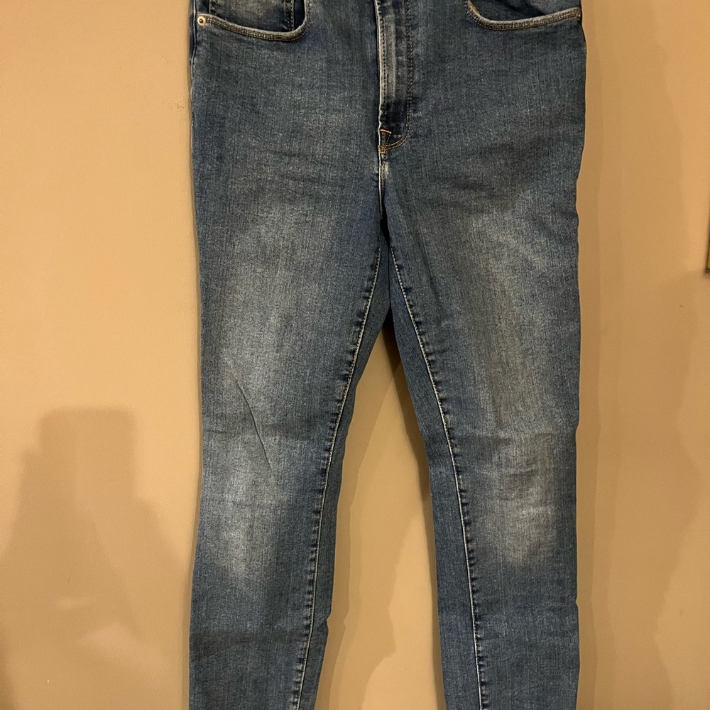 Good American always fits 6-12 jeans